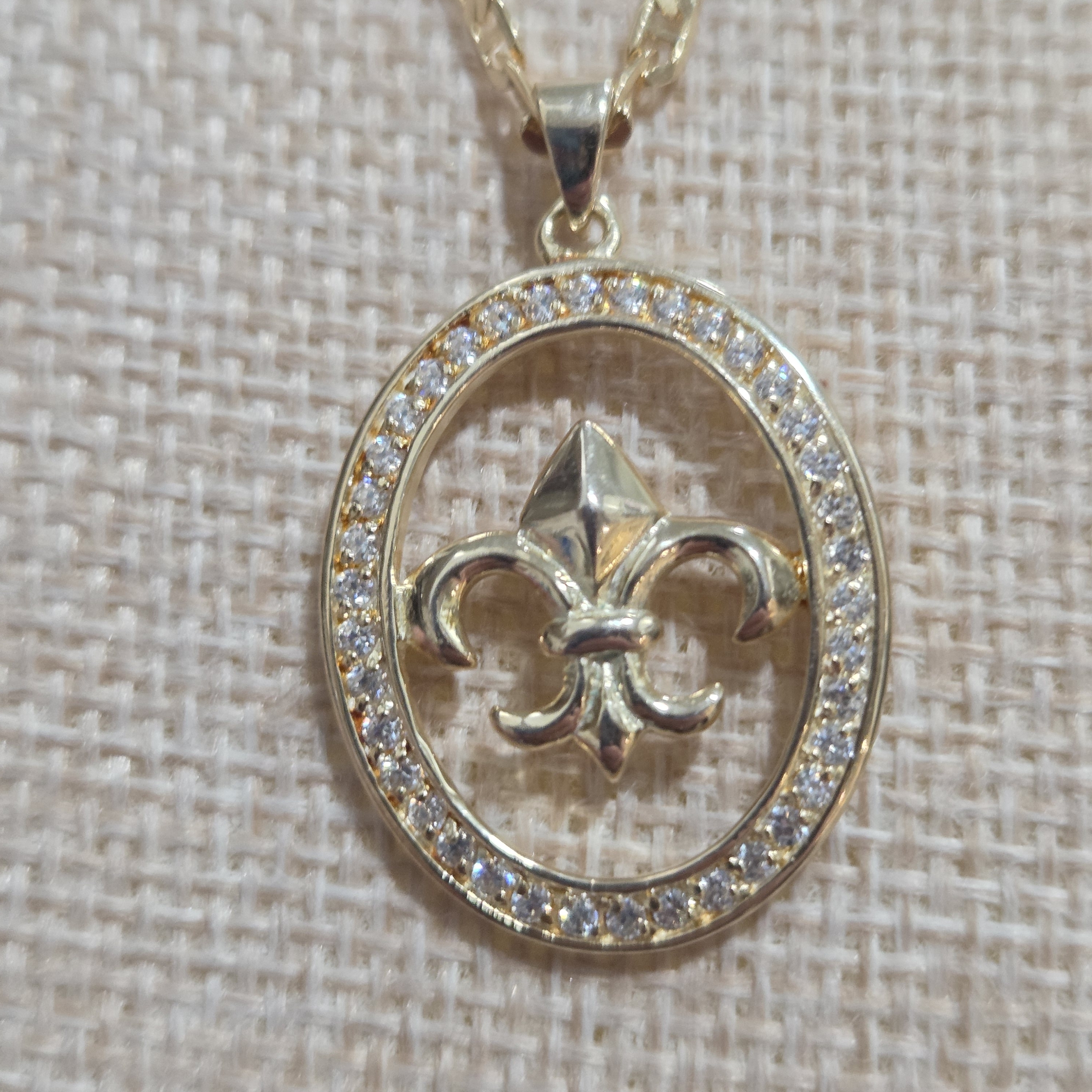 Elegant Gold Fleur-De-Lis Pendant Necklace 26$